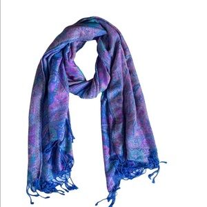 Woven scarf with fringes 27” X 75”